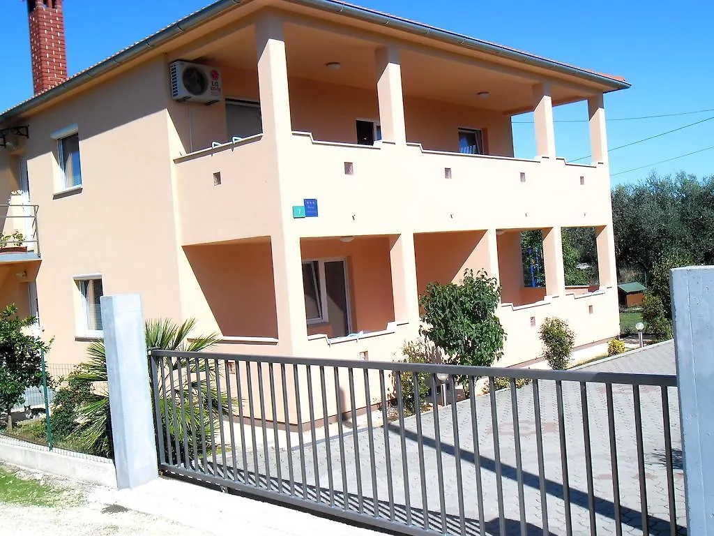 Apartments Katja 斯廷佳